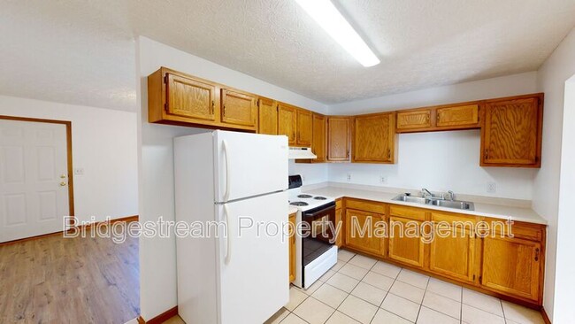 property at 198 Woodsview Dr