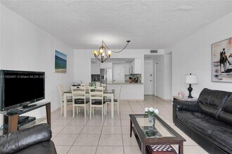 3505 S Ocean Dr, Unit 208 in Hollywood, FL - Building Photo - Building Photo