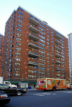 Strykers Bay Houses I in New York, NY - Foto de edificio - Building Photo