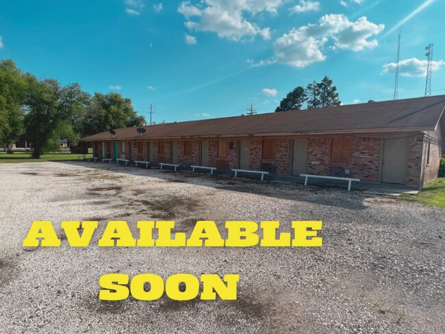 135 W Monroe St in Kountze, TX - Building Photo - Building Photo
