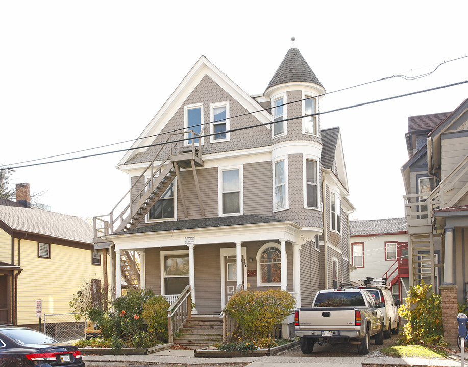 804 Monroe St in Ann Arbor, MI - Foto de edificio
