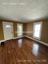 209 E Center St-Unit -Lower in Medina, NY - Building Photo - Building Photo