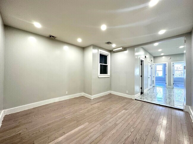 55 Wallis Ave in Jersey City, NJ - Building Photo - Building Photo
