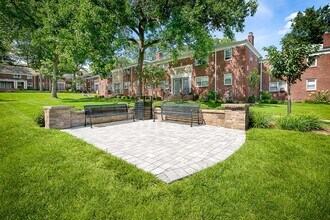 Hillside Village in Ridgefield, NJ - Building Photo - Building Photo