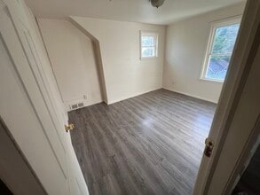 7543 Paige Ave, Unit UNIT-2 in Warren, MI - Building Photo - Building Photo