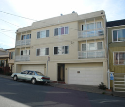 112-118 E Moltke St in Daly City, CA - Building Photo - Building Photo