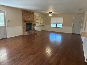 12421 Lowden Ln in Manchaca, TX - Building Photo - Building Photo