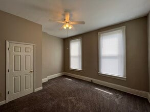 2349 Wheeler St, Unit 2 in Cincinnati, OH - Foto de edificio - Building Photo