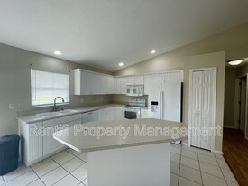 226 Magellan St in Ft. Myers, FL - Building Photo - Building Photo