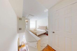 319 S 10th St in Philadelphia, PA - Building Photo - Building Photo