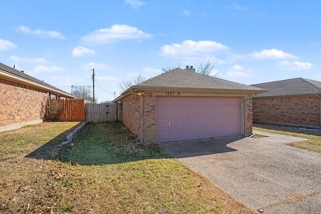 1507 Lindsey Ln in Cleburne, TX - Building Photo - Building Photo