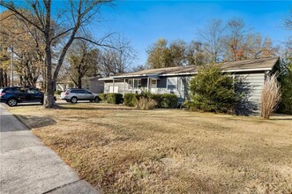 2312 W Holly St in Fayetteville, AR - Building Photo - Building Photo