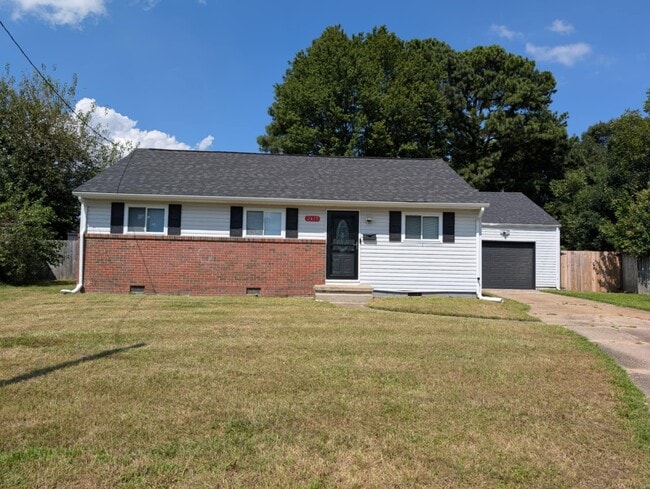 property at 2419 Chesapeake Ct