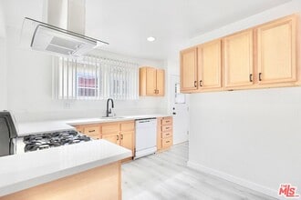 2747 S Mansfield Ave-Unit -2749 in Los Angeles, CA - Building Photo - Building Photo