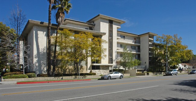 Hacienda Apartments in Pasadena, CA - Building Photo - Building Photo