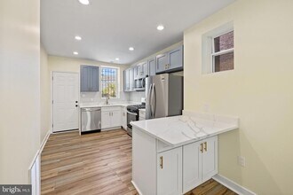 6 S Payson St in Baltimore, MD - Foto de edificio - Building Photo