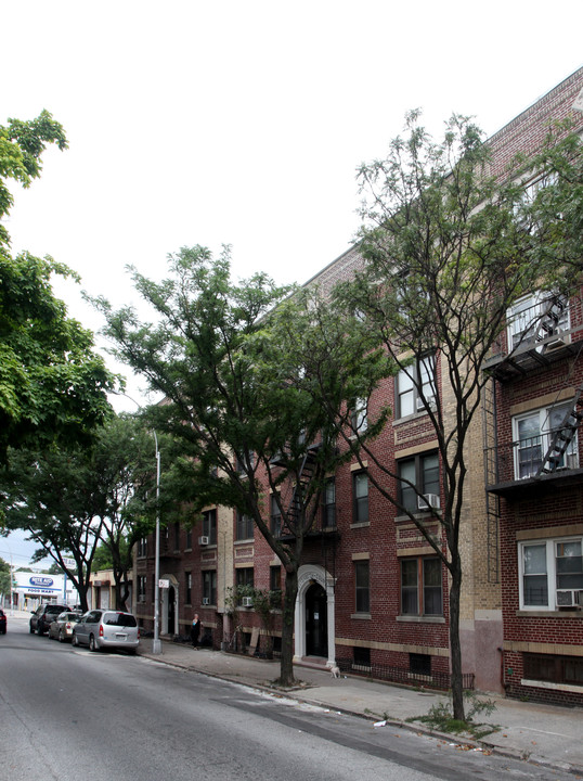 Elizabeth-Court in Ridgewood, NY - Foto de edificio