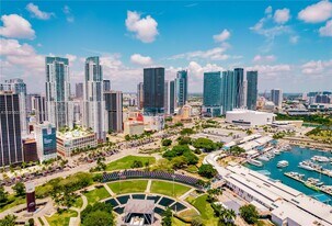 244 Biscayne Blvd, Unit 3703 in Miami, FL - Building Photo