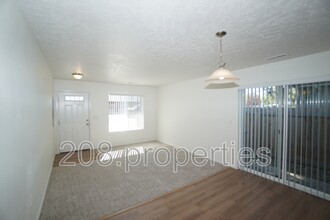 47 N Fairview St in Nampa, ID - Building Photo - Building Photo