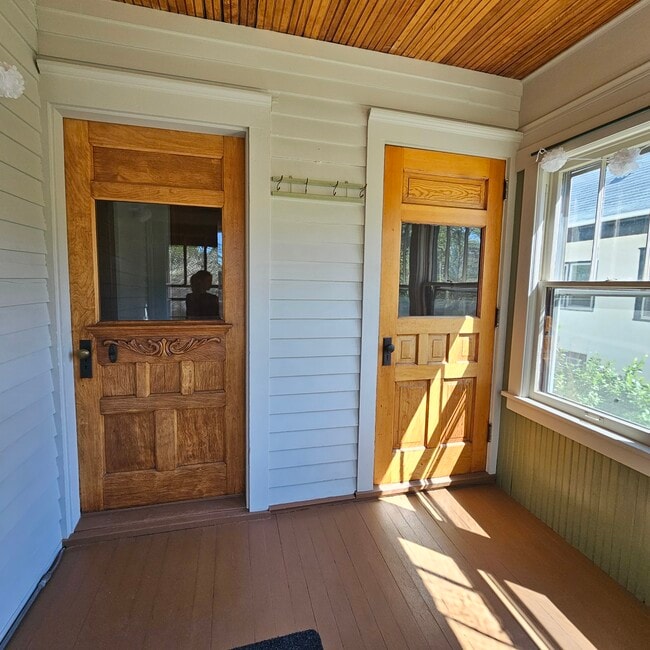 1317 Englewood Ave in St. Paul, MN - Building Photo - Building Photo