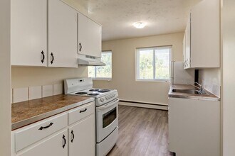 The Regent in Edmonton, AB - Building Photo - Building Photo