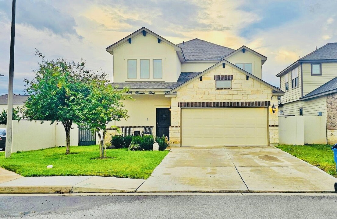 913 Larvotto Loop in Laredo, TX - Building Photo