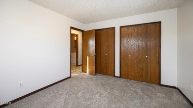 1731 5th Ave NE in Beulah, ND - Foto de edificio - Building Photo