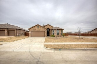 544 Lindisfarne Ln in Saginaw, TX - Building Photo - Building Photo