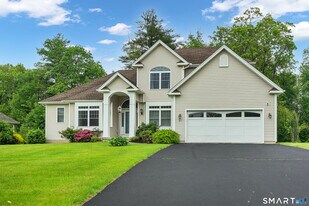 21 Beaudry Ln in Bloomfield, CT - Building Photo