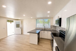 23513 Victory Blvd in Los Angeles, CA - Building Photo