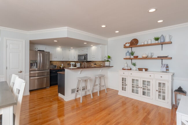 property at 127 Moorland Ct