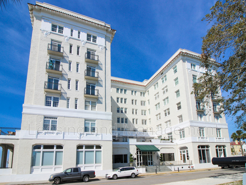 1 King St in Charleston, SC - Building Photo