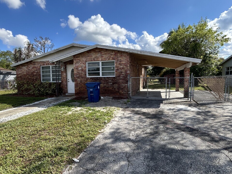 6200 NW 16th St in Sunrise, FL - Building Photo