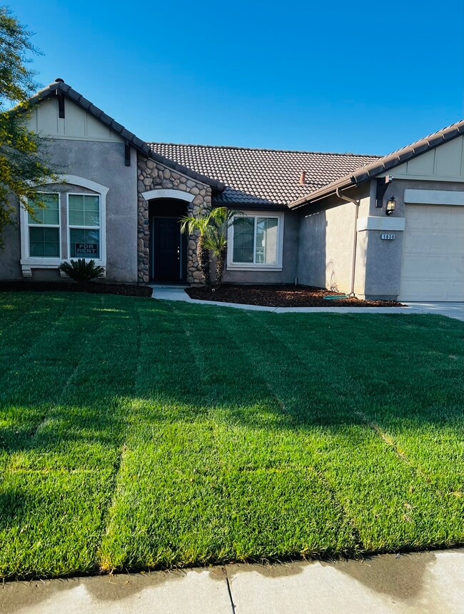 property at 1830 W Berkshire Ln