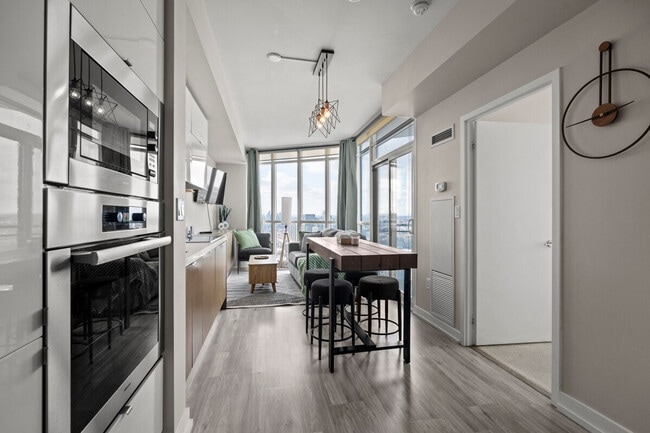 525 Front St W in Toronto, ON - Building Photo - Building Photo