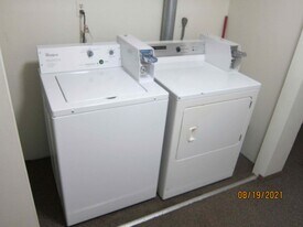 N111W15782-W15782 Vienna Ct in Germantown, WI - Building Photo