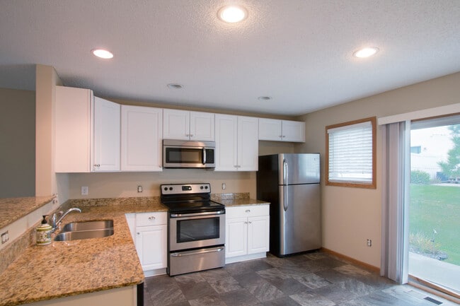 4948 Emmit Dr N in Hugo, MN - Building Photo - Building Photo