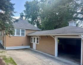 2414 Maple Ave in Downers Grove, IL - Building Photo - Building Photo