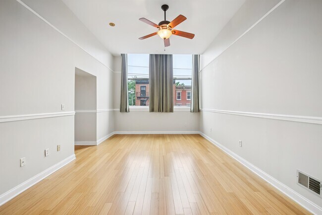 60 Erie St in Jersey City, NJ - Building Photo - Building Photo
