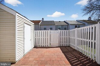 6118 Bristol Way in Alexandria, VA - Building Photo - Building Photo