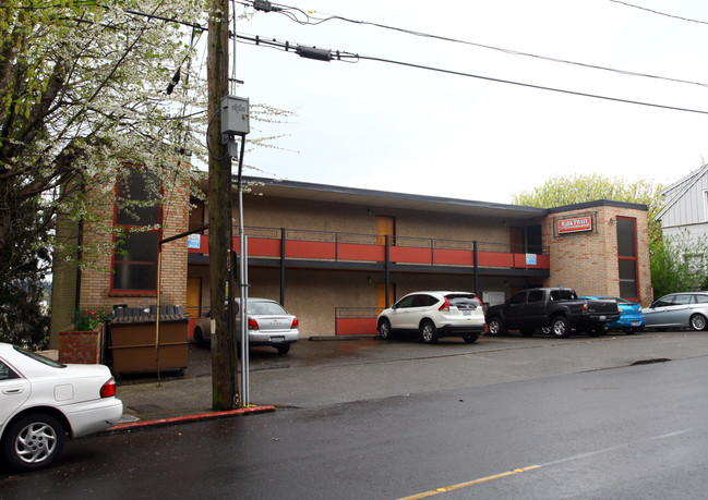 Mark Twain Apartments in Seattle, WA - Building Photo - Building Photo