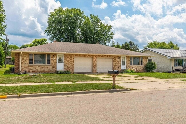 property at 33 W Klubertanz Dr