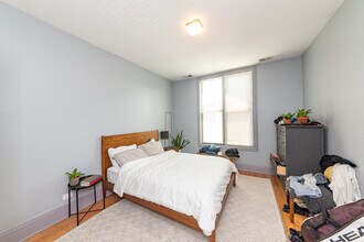 2627 W Hirsch St, Unit 2 in Chicago, IL - Foto de edificio - Building Photo