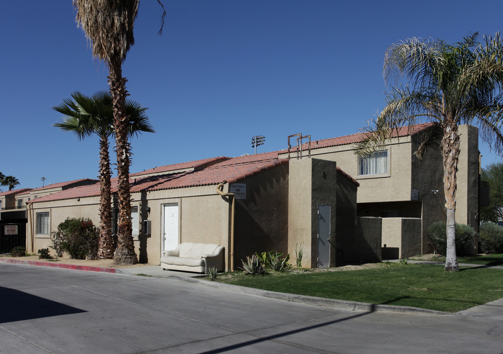 Royal Garden Apartments in Indio, CA - Building Photo