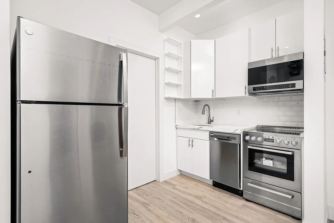 248 Broome St, Unit 14S in New York, NY - Building Photo