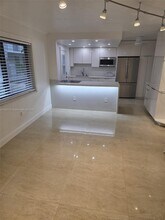 3240 Mary St in Miami, FL - Building Photo - Building Photo