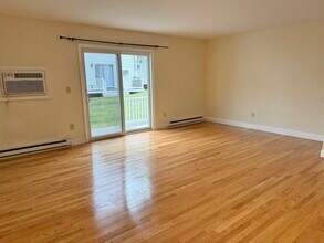 18 Triangle St in Danbury, CT - Building Photo - Building Photo