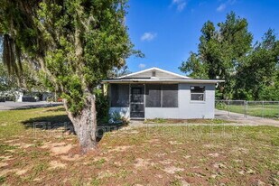 1220 Morin St in Eustis, FL - Building Photo
