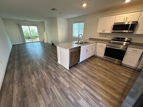 2813 Tahiti Grape Wy in Las Vegas, NV - Building Photo - Building Photo