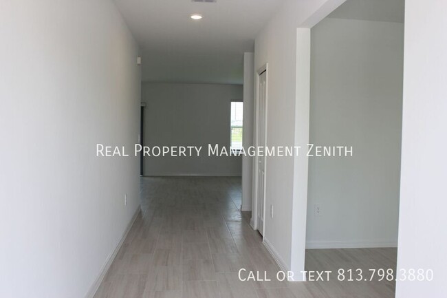 3649 Forest Path Dr in Plant City, FL - Building Photo - Building Photo